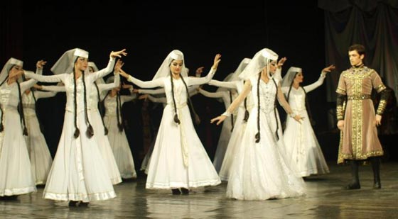 فيديو رقص النساء حول العالم: الرقص الشرقي، الهندي والروسي  صورة رقم 8