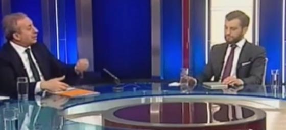 فيديو صادم: انهيار إعلامي تركي اثناء بث مباشر يثير قلق ضيفه السياسي المعروف صورة رقم 1