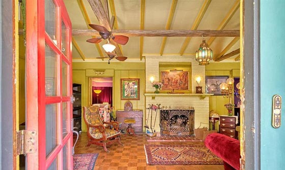  المنزل الذي يحبس الانفاس بألوانه المذهلة للبيع بنصف مليون دولار صورة رقم 5