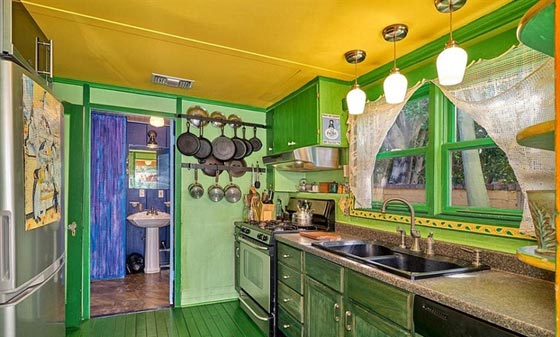  المنزل الذي يحبس الانفاس بألوانه المذهلة للبيع بنصف مليون دولار صورة رقم 6