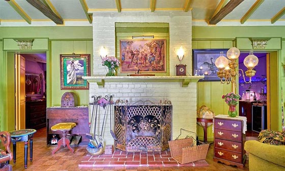  المنزل الذي يحبس الانفاس بألوانه المذهلة للبيع بنصف مليون دولار صورة رقم 7