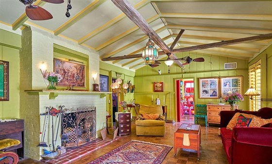  المنزل الذي يحبس الانفاس بألوانه المذهلة للبيع بنصف مليون دولار صورة رقم 17