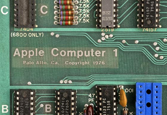  أول كمبيوتر ابتكره ستيف جوبزللبيع بـ317  ألف دولار في مزاد علني بألمانيا  صورة رقم 4