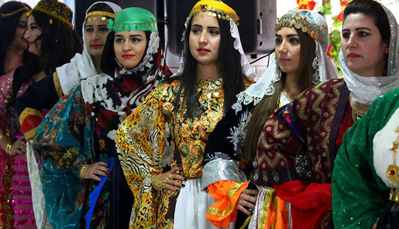 للمرة الأولى في سوريا..عرض للأزياء الكردية التقليدية  صورة رقم 1