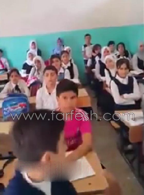 2+2=5 رسالة معلم عراقي الى طلابه من اجل تشغيل عقولهم.. فيديو صورة رقم 2