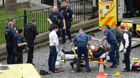 لندن: 4 قتلى وعشرات الجرحى في الهجوم الإرهابي أمام مقر البرلمان  صورة رقم 6