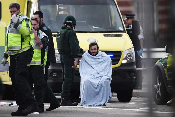 لندن: 4 قتلى وعشرات الجرحى في الهجوم الإرهابي أمام مقر البرلمان  صورة رقم 8
