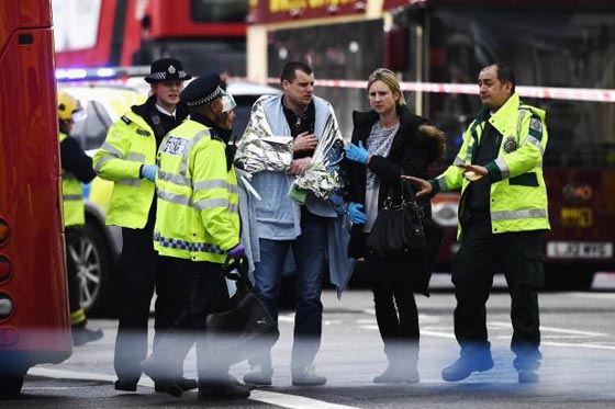 لندن: 4 قتلى وعشرات الجرحى في الهجوم الإرهابي أمام مقر البرلمان  صورة رقم 10