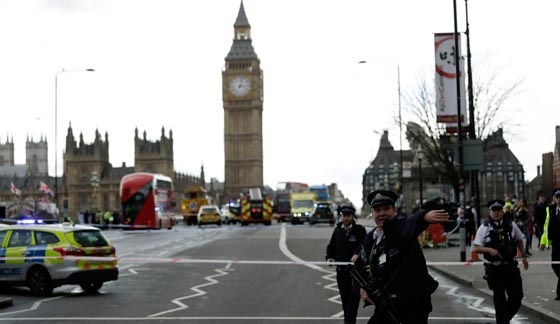 لندن: 4 قتلى وعشرات الجرحى في الهجوم الإرهابي أمام مقر البرلمان  صورة رقم 11