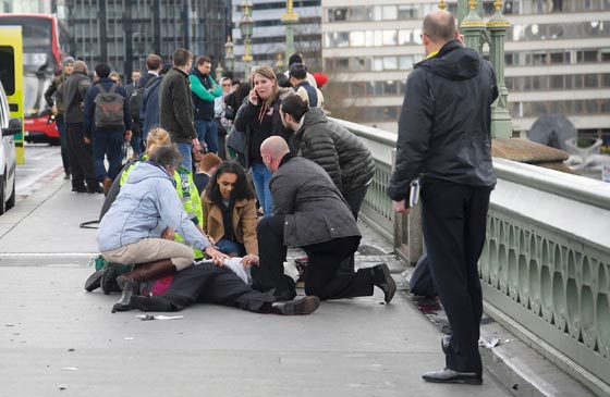 لندن: 4 قتلى وعشرات الجرحى في الهجوم الإرهابي أمام مقر البرلمان  صورة رقم 14
