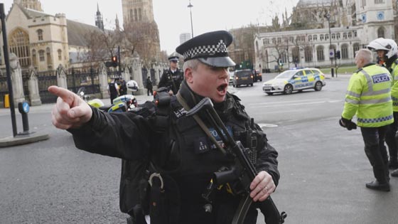 لندن: 4 قتلى وعشرات الجرحى في الهجوم الإرهابي أمام مقر البرلمان  صورة رقم 15