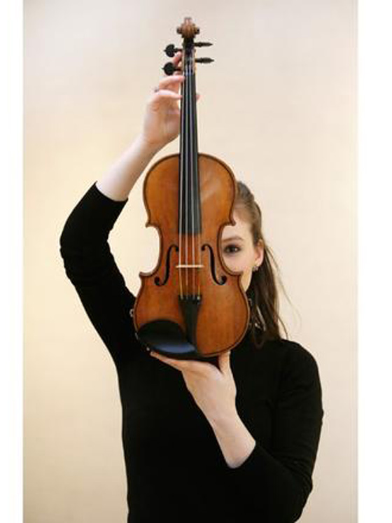 ستارديفاريوس الكمان الغامض حلم كل عازف في العالم  صورة رقم 7
