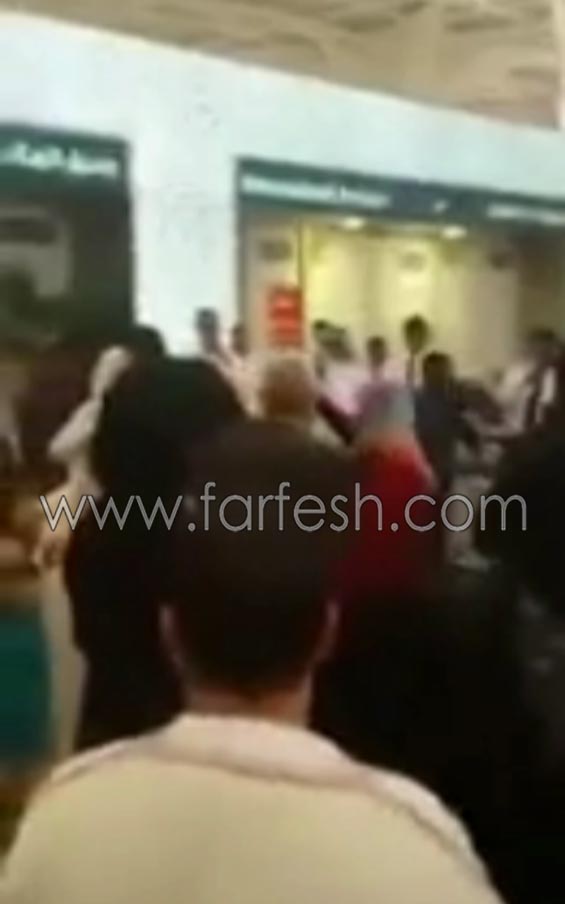 اعتقال عروسين مصريين بعد تحويل صالة الوصول بالمطار الى قاعة افراح صورة رقم 7
