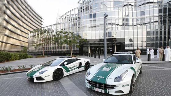 في دبي.. أسرع سيارة شرطة في العالم تصل سرعتها إلى 407 كم/ساعة صورة رقم 4