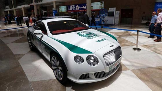 في دبي.. أسرع سيارة شرطة في العالم تصل سرعتها إلى 407 كم/ساعة صورة رقم 6