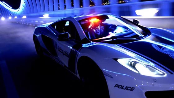 في دبي.. أسرع سيارة شرطة في العالم تصل سرعتها إلى 407 كم/ساعة صورة رقم 9
