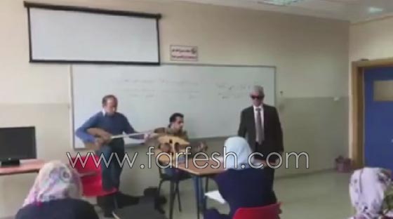فيديو طريف: عزف وغناء مع العود والبزق خلال درس فلسطيني في اللغة العربية! صورة رقم 3