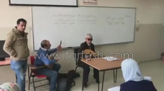 فيديو طريف: عزف وغناء مع العود والبزق خلال درس فلسطيني في اللغة العربية! صورة رقم 5