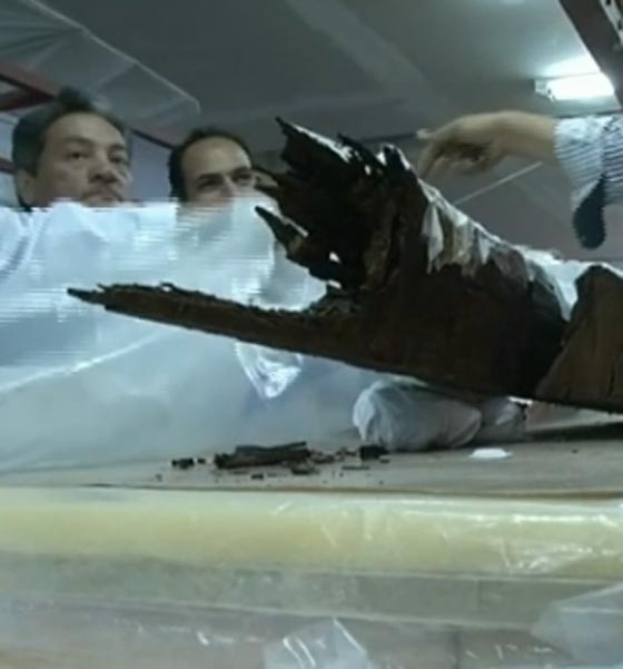 مصر: اكتشاف قطعة جديدة من مركب الملك خوفو قرب الهرم الاكبر في الجيزة صورة رقم 1