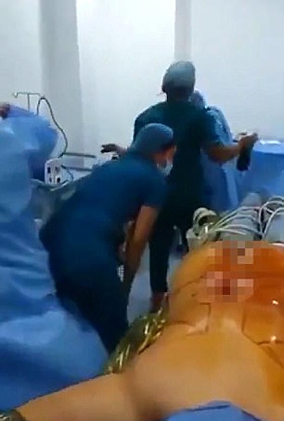 فيديو صادم.. ممرضات وأطباء يرقصون حول مريض داخل غرفة العمليات صورة رقم 4