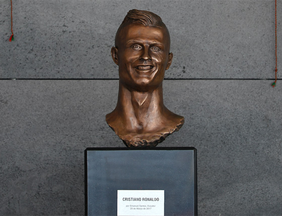 تمثال رونالدو البرونزي يثير السخرية ومصممه يخرج عن صمته! صورة رقم 2