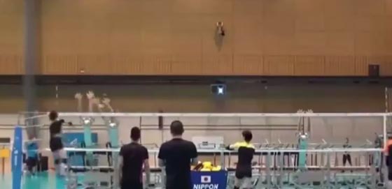 فيديو.: روبوتات تدرّب المنتخب الياباني للسيدات للكرة الطائرة صورة رقم 2