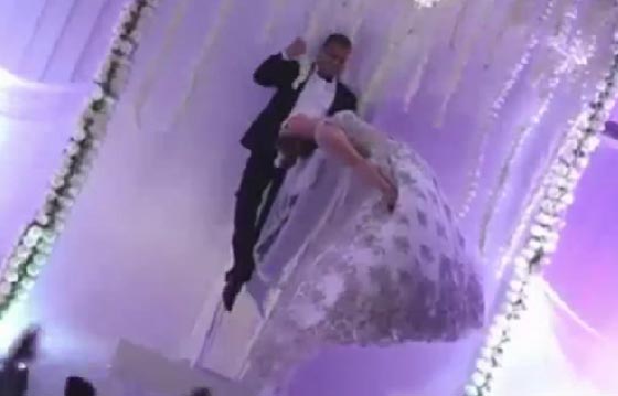 فيديو لا يصدق: ساحر تونسي يطير مع عروسه ويحلّقان في الهواء في حفل زفافهماّ صورة رقم 4