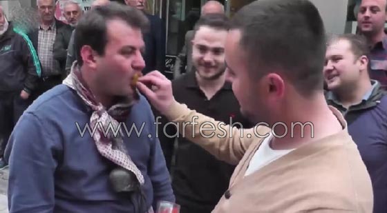   فيديو غريب: عريس تركي يرتدي ملابس نسائية!  صورة رقم 5