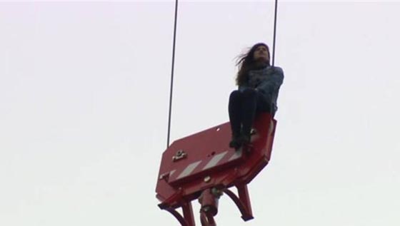 بالفيديو.. عملية إنقاذ إمرأة معلقة في الهواء في كندا صورة رقم 5