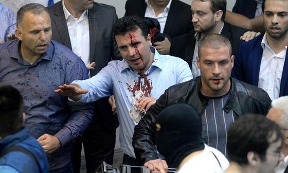 معارك دموية في البرلمان المقدوني بعد انتخاب رئيس من اصل ألباني صورة رقم 5