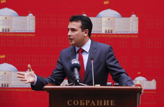 معارك دموية في البرلمان المقدوني بعد انتخاب رئيس من اصل ألباني صورة رقم 19