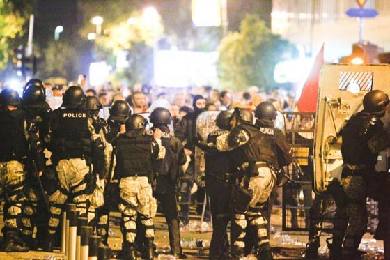 معارك دموية في البرلمان المقدوني بعد انتخاب رئيس من اصل ألباني صورة رقم 12