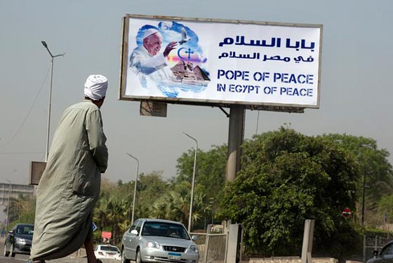 ما سر سيارة فيات زرقاء اصر البابا على ركوبها في مصر صورة رقم 6
