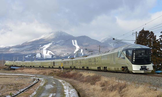 صور وفيديو افخر قطار في العالم يبدأ في اليابان وتذكرته 10 آلاف دولار! صورة رقم 2