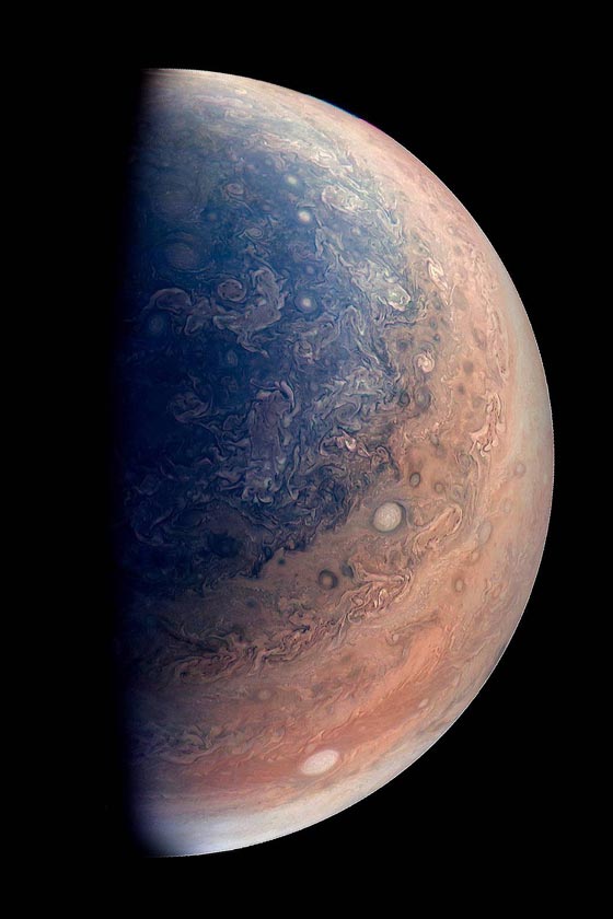 ناسا تكشف عن صور مذهلة لكوكب المشتري كما لم يشاهد من قبل! صورة رقم 6