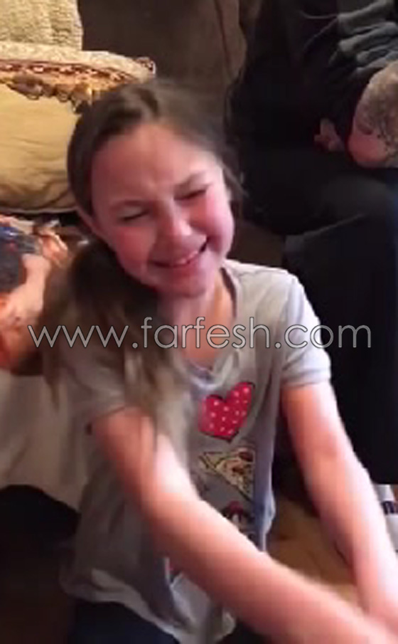 طفلة تبكي بحدة من الفرح.. لكن مصدر الهدية التي تلقتها صادم! فيديو صورة رقم 6