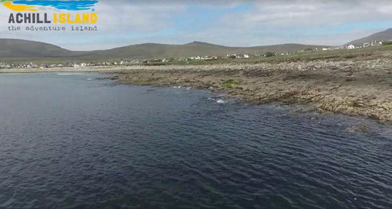 إيرلندا: شاطئ غمرته العواصف يعود الى الحياة بعد 30 عامًا من اختفائه صورة رقم 7