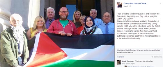 العلم الفلسطيني يرفرف على بلدية دبلن رغم غضب اسرائيل صورة رقم 1