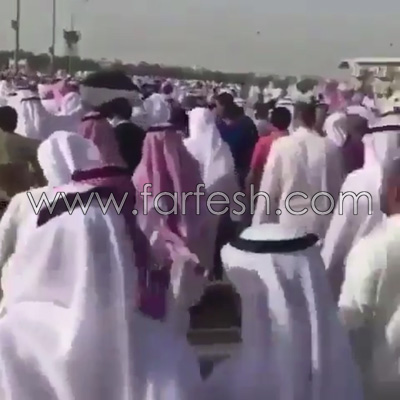 مئات الكويتين يشاركون في جنازة شاب مصري مغترب تلبية لنداء امه صورة رقم 4