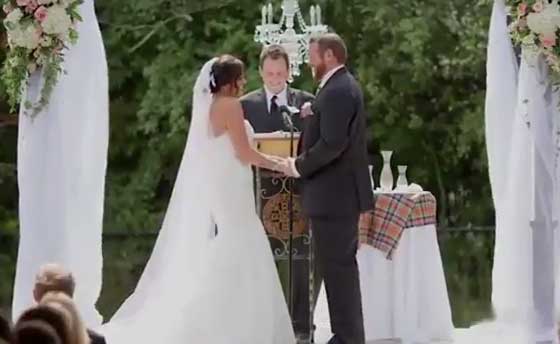 لهذا السبب صفع العريس عروسه أثناء زفافهما.. فيديو صورة رقم 3