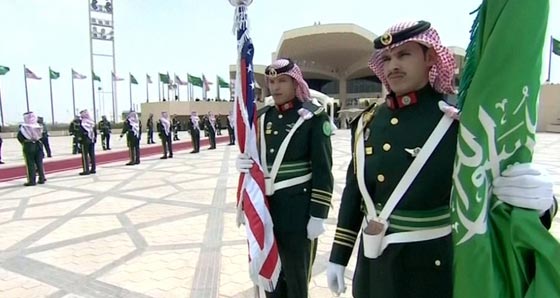 ما سر رفرفة العلم السعودي اكثر من الامريكي في شوارع الرياض؟! صورة رقم 3