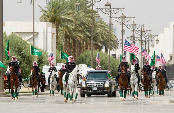 ما سر رفرفة العلم السعودي اكثر من الامريكي في شوارع الرياض؟! صورة رقم 2