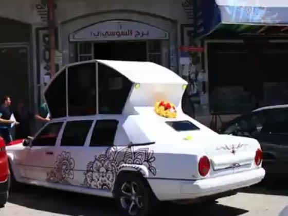 غزة تصنع اغرب سندريلا مخصّصة لزفة العرسان.. فيديو وصور صورة رقم 1