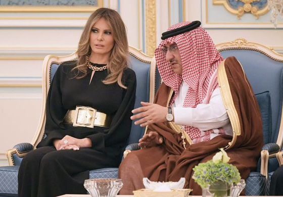 الفستان المحتشم الذي ارتدته ايفانكا ترامب في السعودية نفد من الاسواق! صورة رقم 12