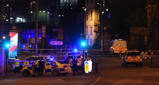 22 قتيلا وعشرات الجرحى في تفجير ارهابي خلال حفل غنائي بمانشستر صورة رقم 7
