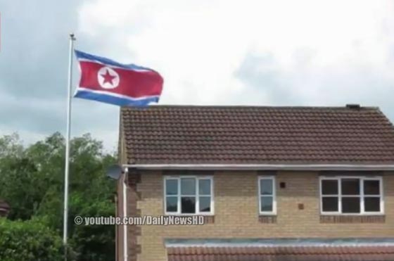 علم كوريا الشمالية يرفرف فوق منزل بانجلترا بشكل يثير الغموض صورة رقم 2