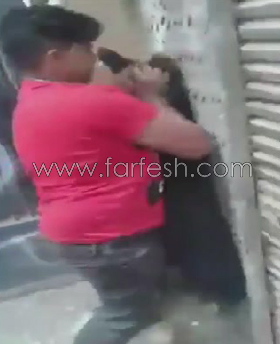 فيديو مذهل: طفل مصري شجاع يصارع كلب مفترس ويهزمه ويشل حركته! صورة رقم 9