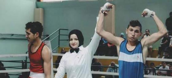 فتاة تونسية تحمل ملامح طفولية وتحكم بين الرجال في الملاكمة صورة رقم 1