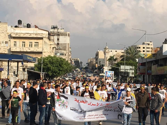  الاسرى الفلسطينيون يعلقون اضرابهم عن الطعام بعد 41 يوما صورة رقم 5