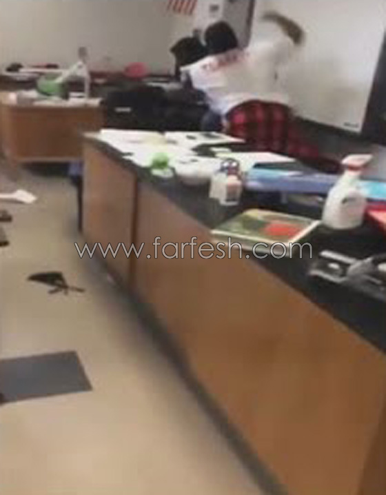  معركة طاحنة بين معلمتين داخل الصف تثير الذعر بين الطلاب.. فيديو صورة رقم 2